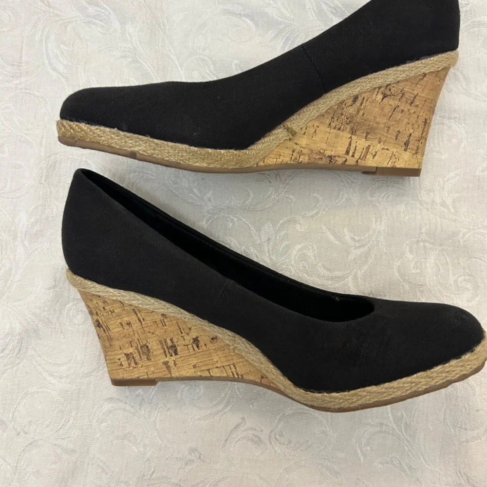LifeStride Clementine wedge in black canvas w/cork-patterned heel sz 7.5M